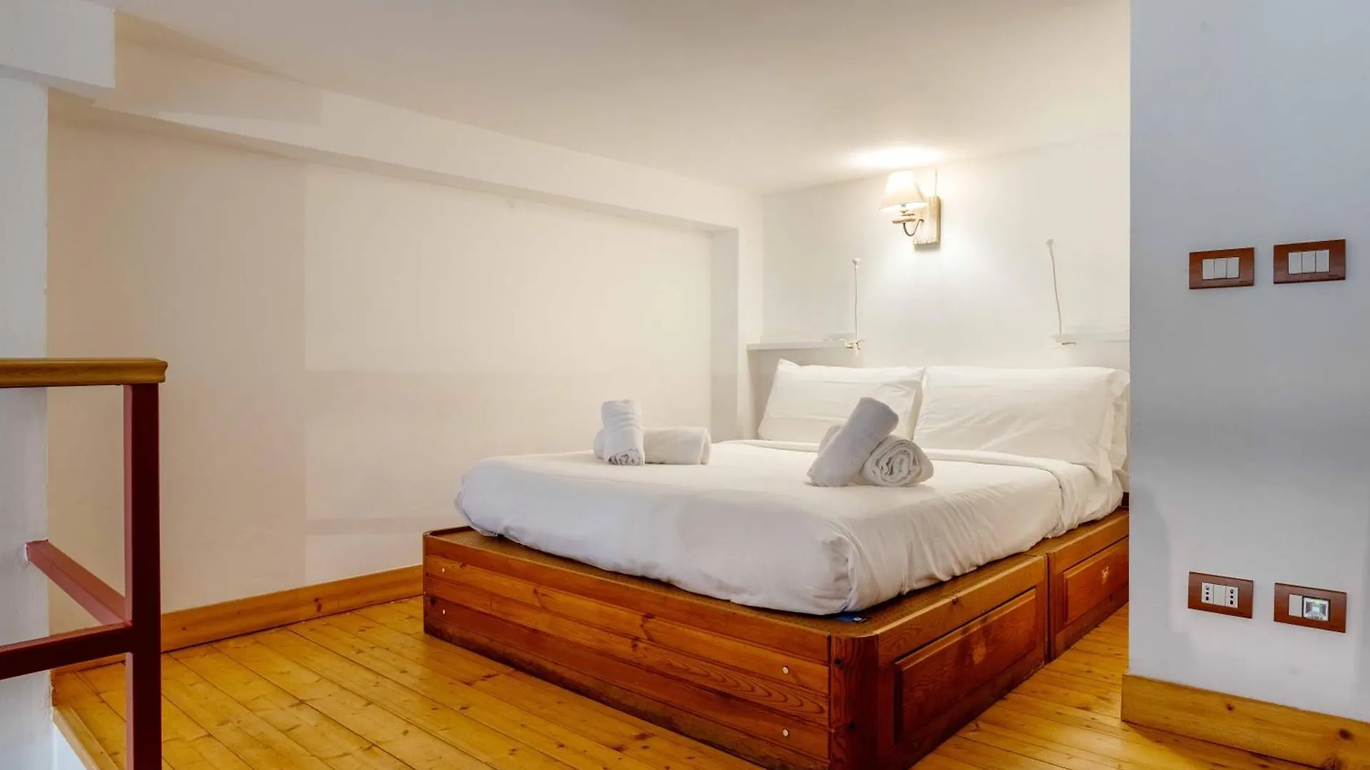 One Bedroom Apartment With Terrace Near Duomo Milan